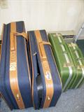 2 two-piece luggage sets