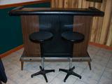 Bar with 2 barstools