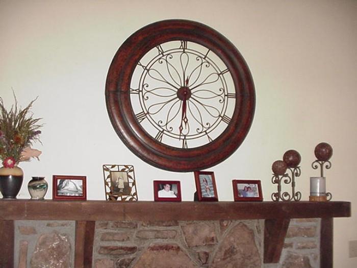 Mantel clock, metal and wood