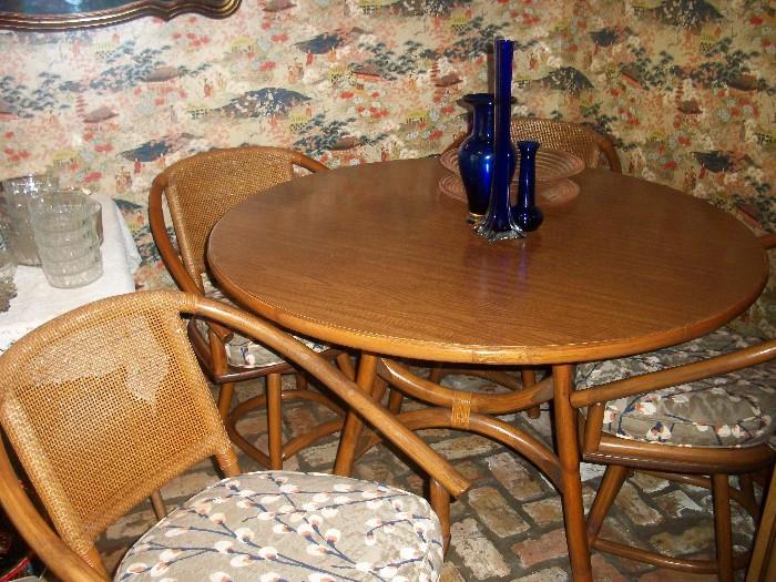 Breakfast table with four swivel chairs