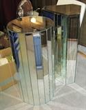 Mirrored pedestals