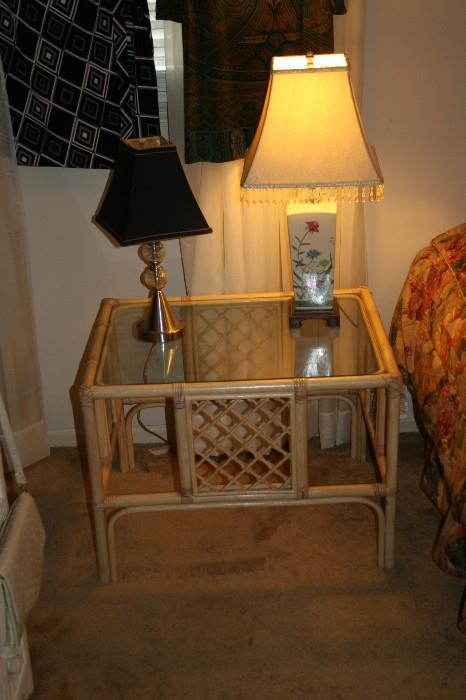 Rattan & glass top end table, lamps 