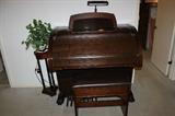LOWREY JUBILEE ORGAN MOD. # LC301098810406 PRESTINE CONDITION. WE WERE TOLD THIS IS THE ONLY ITEM THAT COULD BE SOLD BEFORE THE SALE