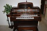 LOWREY JUBILEE ORGAN MOD. # LC301098810406 PRESTINE CONDITION. WE WERE TOLD THIS IS THE ONLY ITEM THAT COULD BE SOLD BEFORE THE SALE