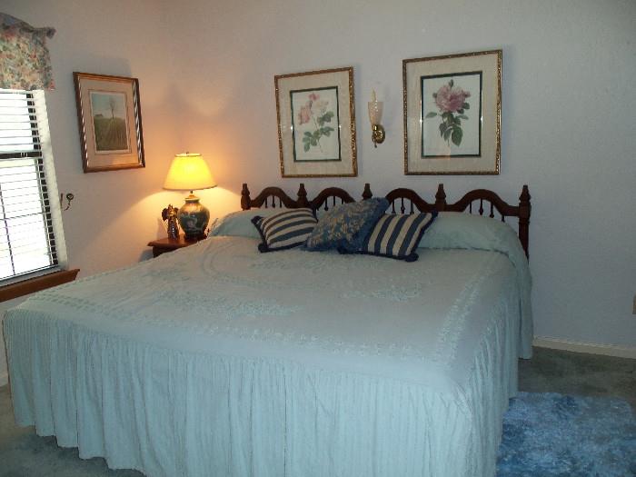 EXTRA CLEAN and comfy King Size Bed with Pillowtop Mattress