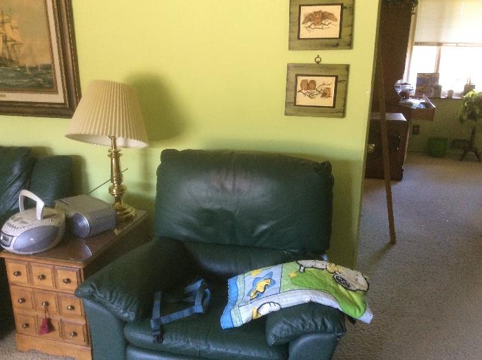 GREEN LEATHER CHAIR