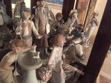 Lots of Lladro porcelain figurines 