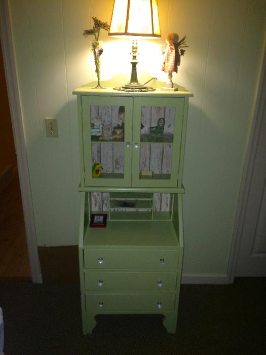 Custom made petite cabinet