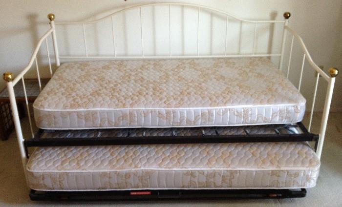 Trundle bed with 2 twin mattresses
