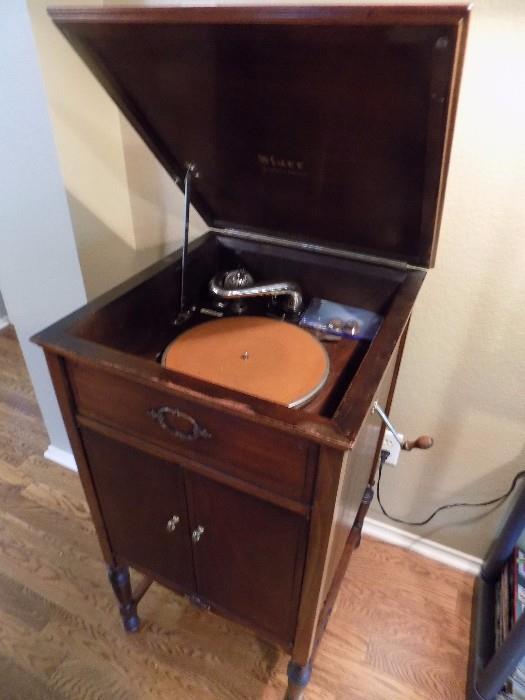 old phonograph circa 1935