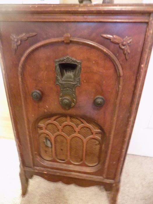 antique cabinet radio circa 1937