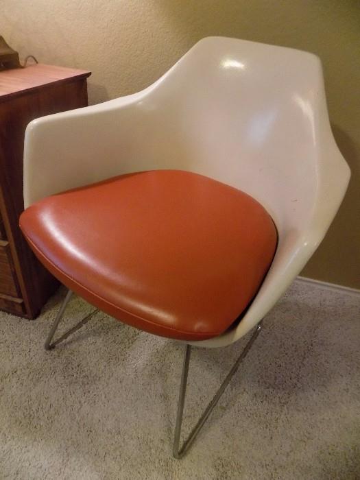 Retro Burke fiberglass chair