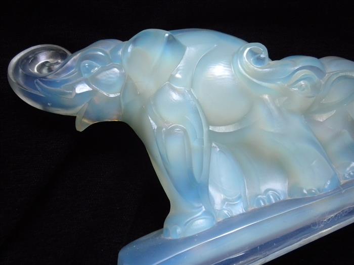 EXTREMELY SCARCE - SABINO OPAL GLASS MOTHER AND BABY ELEPHANT STATUE