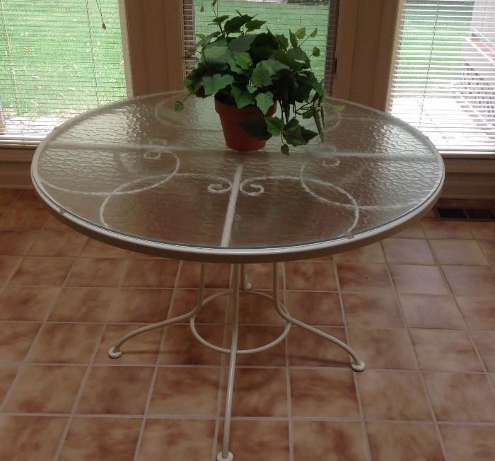 Woodard 48" Round Dining Table