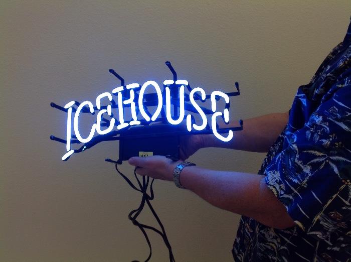 Neon sign "Icehouse"