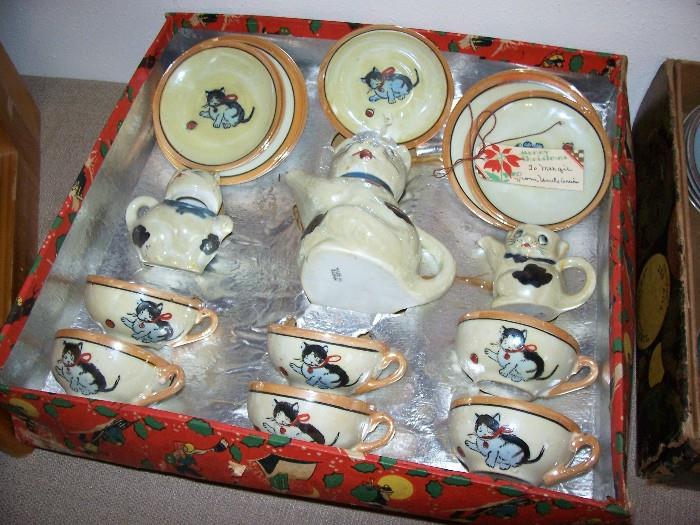 Charming antique child's tea service in original box - complete - kitty cat theme - hard to find