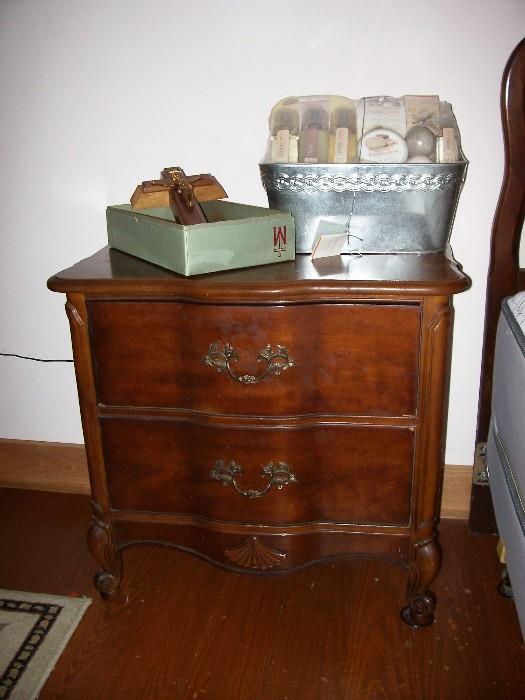 Bassett night stand - we also have the bed, bureau and chest of drawers - excellent condition.