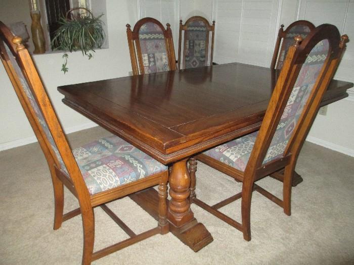 Large dining room table (with 2 additional boards, 6 chairs (2 with arms)