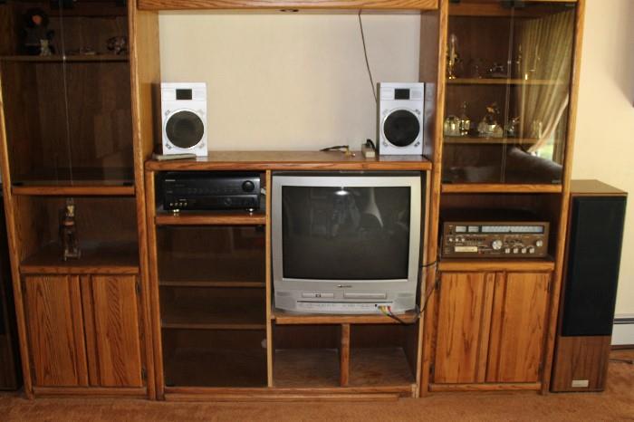 ENTERTAINMENT SYSTEM WITH SPEAKERS
