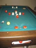 Bumper pool table
