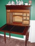 Plantation desk