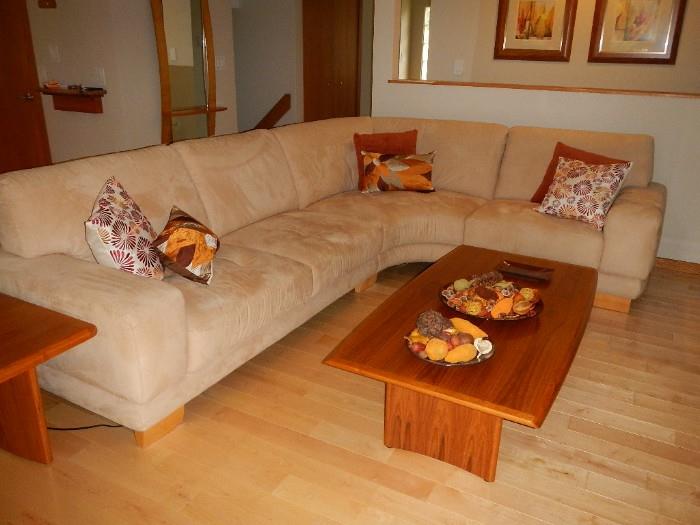 Natuzzi sectional pristine condition, House of Denmark tables
