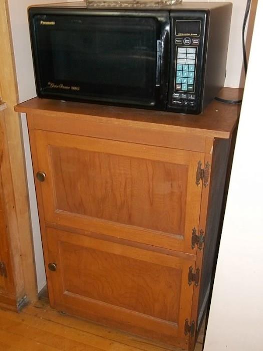 Panasonic 1000 watt microwave and kitchen unit.