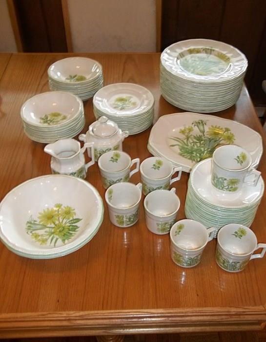 Kensington Staffordshire English ironstone 68 pc china set in the Butterfield pattern (1974-1976).