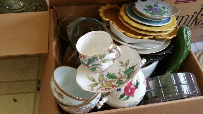 Tea cups and fancy dishwares