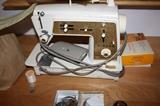 SINGER SEWING MACHINE