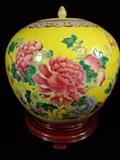 ANTIQUE CHINESE QING DYNASTY YELLOW PORCELAIN GINGER JAR CIRCA 1850