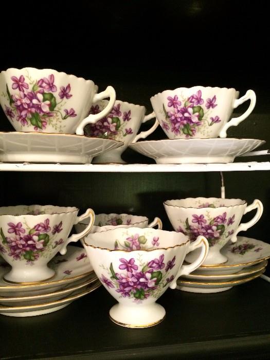                Very nice violet tea set