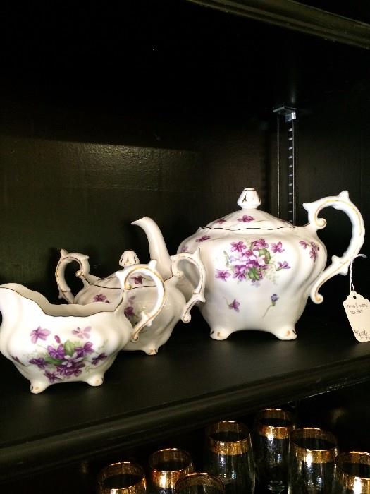            Lovely violet tea set