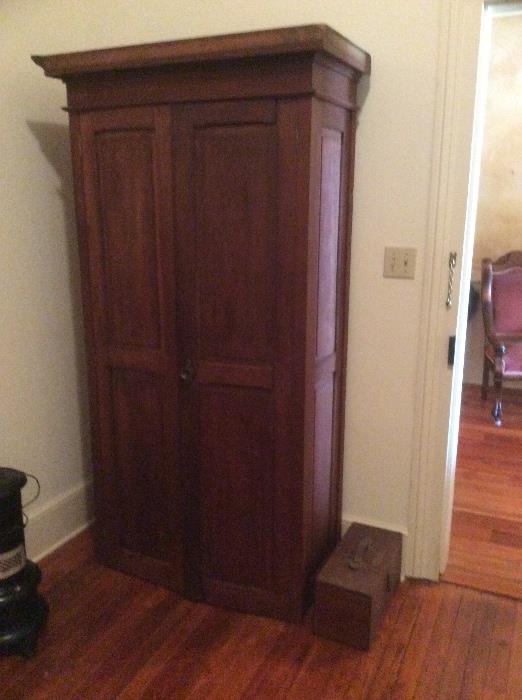 Small armoire / wardrobe, pine, antique. 