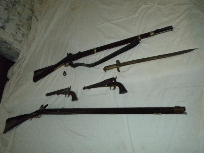 CIVIL WAR FIREARMS & MODERN BLACK POWDER LONG GUN