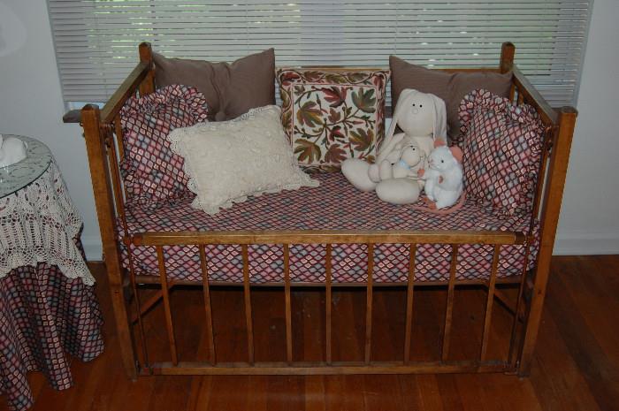 Antique crib/day bed