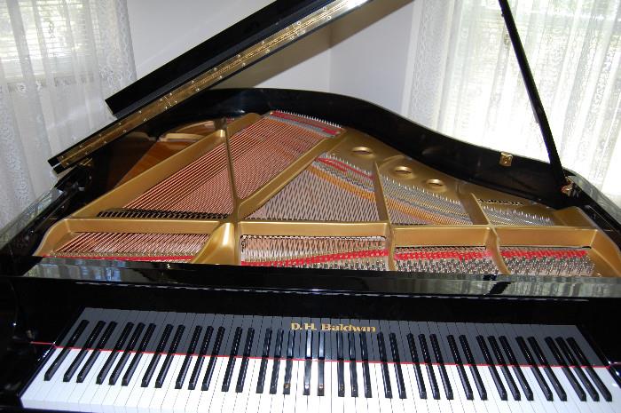 DH Baldwin baby grand piano - excellent condition