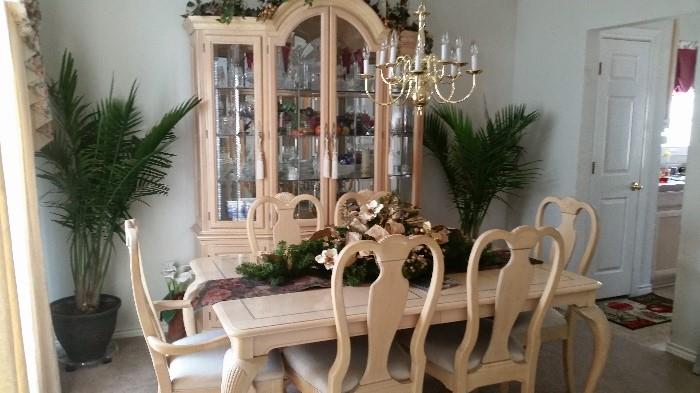 Lexington formal dining room furniture with 6 chairs. Matching china cabinet.