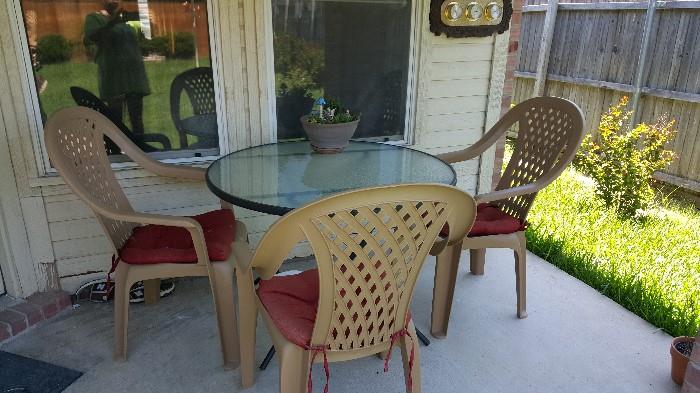 Patio chairs & table Other outdoor chairs available as well
