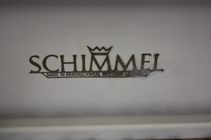 A19 #1 Schimmel White Laquer Gold Trim 1973 5’1” Baby Grand Piano #141640 Condtionf 9/10