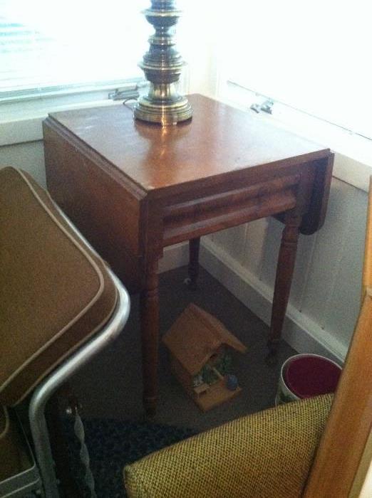 EARLY 1900'S DROP LEAF TABLE WITH DRAWER