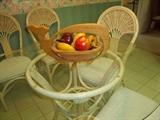 Collapsible fruit holder with faux fruit
