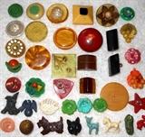 Many Vintage Plastics and Bakelite Buttons