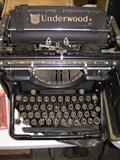 UNDERWOOD TYPEWRITER 