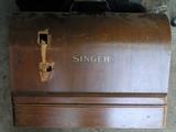 SINGER SEWING MACHINE 