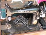 Singer Sewing Machine 