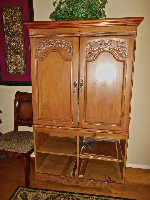 CABINET WITH CARVING