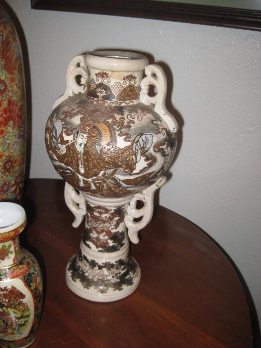 Antique Oriental Japanese Satsuma Vase Moriage Hand-Painted