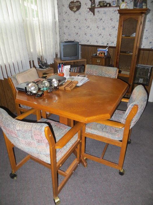 Oak Kitchen / Dining Table with 1 Leaf & 4 Chairs