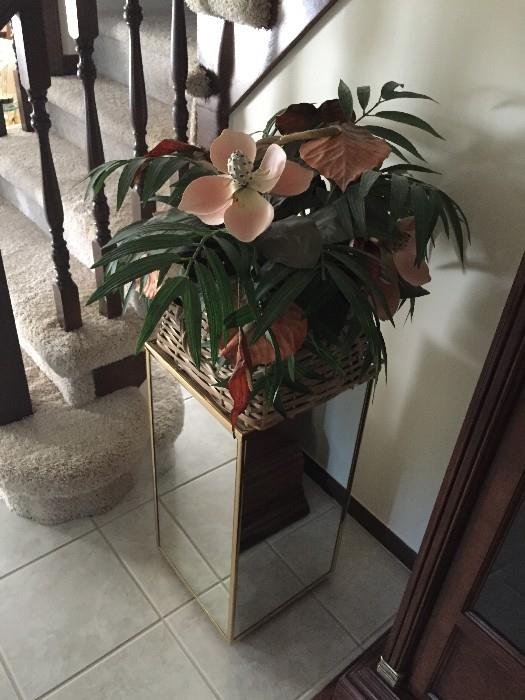 MIRROR STAND WITH FAUX FLOWERS